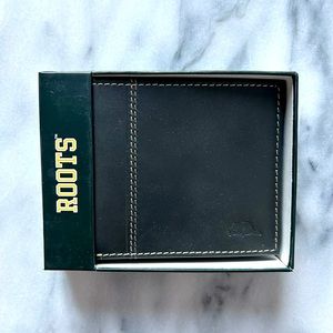 Men’s wallet. Roots brand. Black leather.